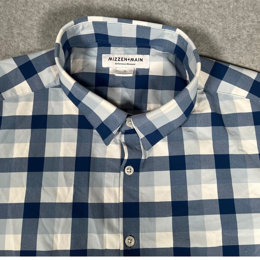 Mizzen+Main Blue and White Casual Button Down Shirt